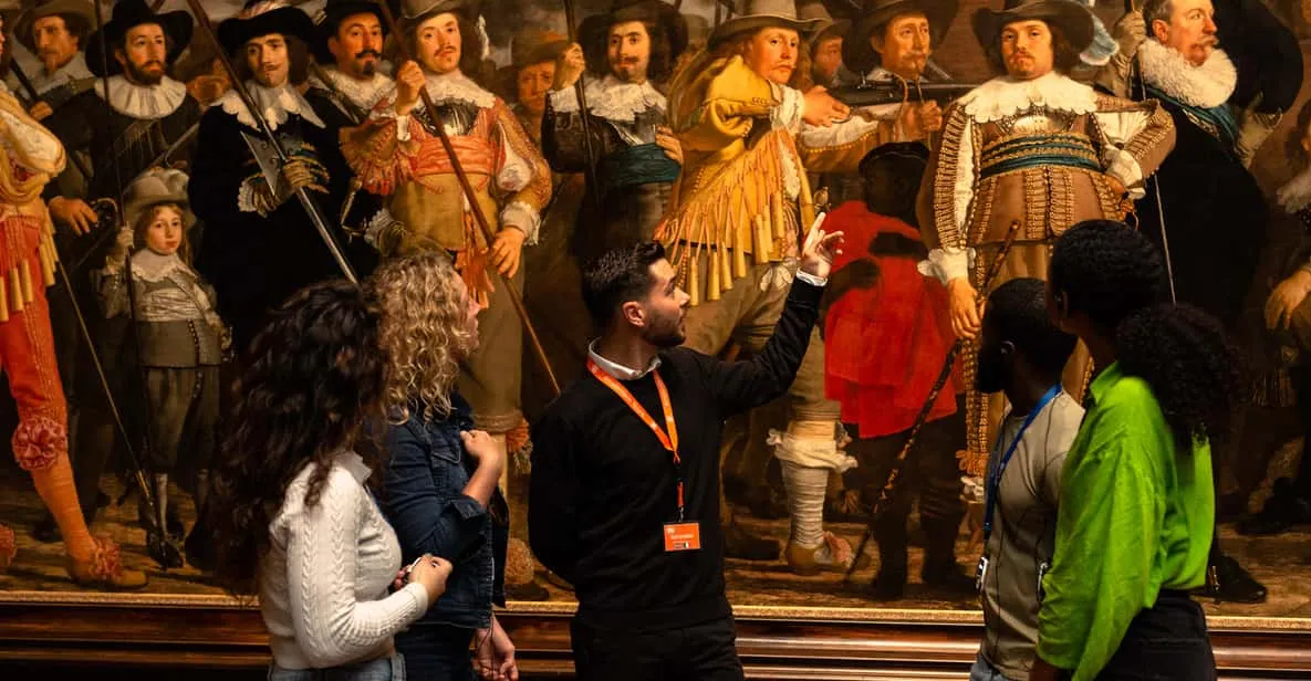 Guide leading a group through the Rijksmuseum galleries